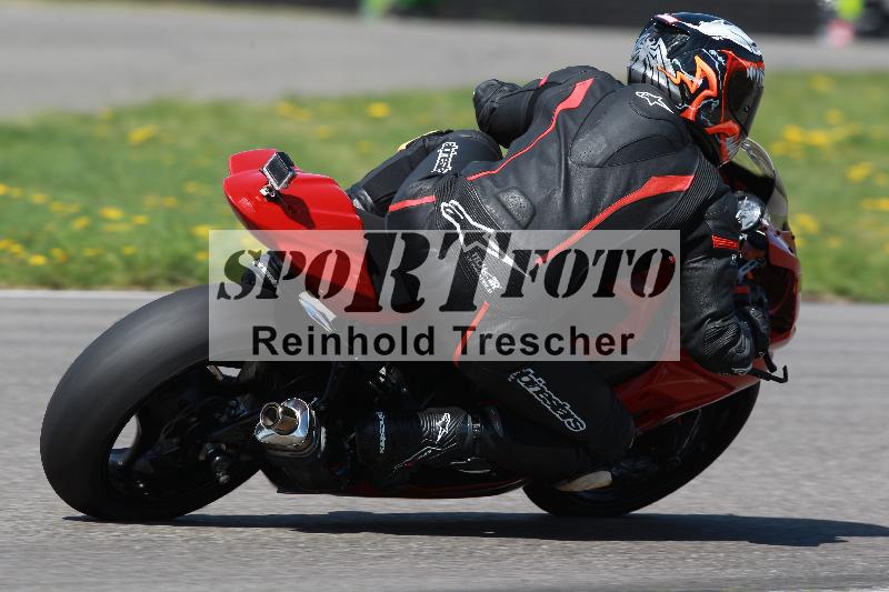 /Archiv-2022/07 16.04.2022 Speer Racing ADR/Gruppe gelb/backside